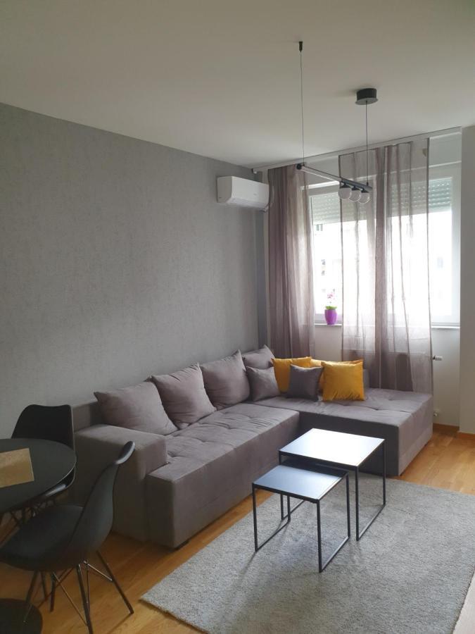 Sajam 1 Apartment Novi Sad Luaran gambar
