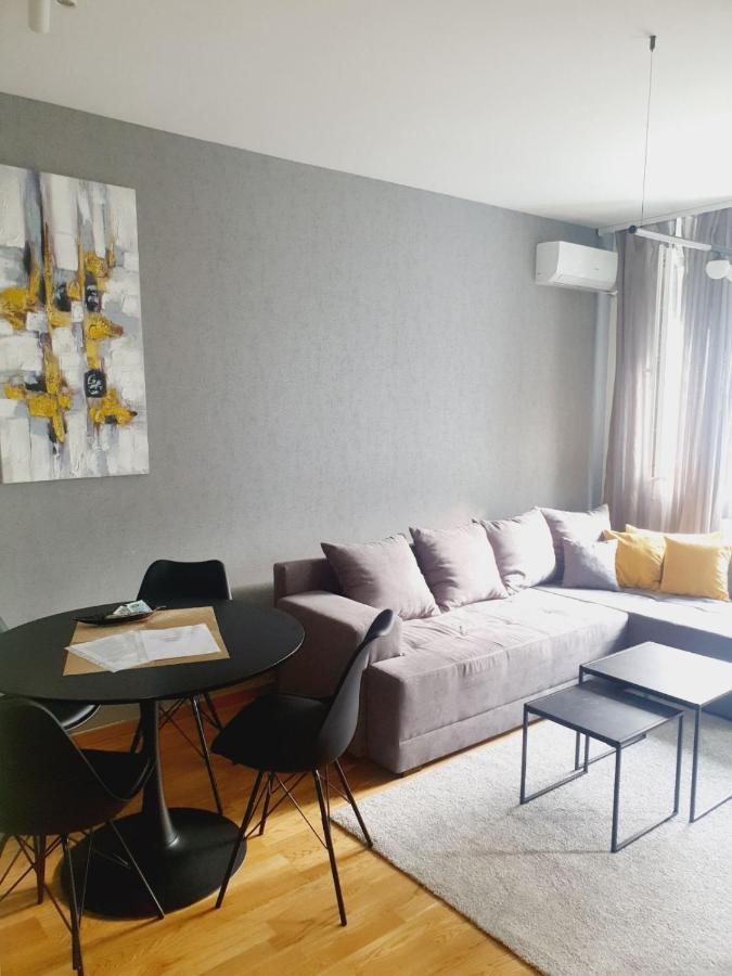 Sajam 1 Apartment Novi Sad Luaran gambar